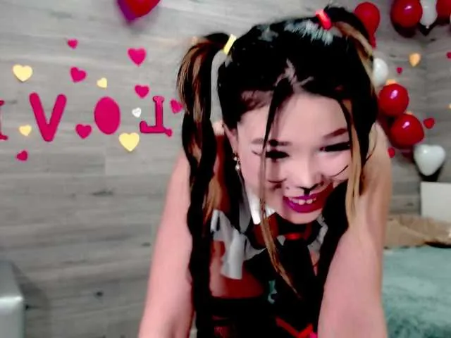 Live sex webcam photo for TomiLun #277315161