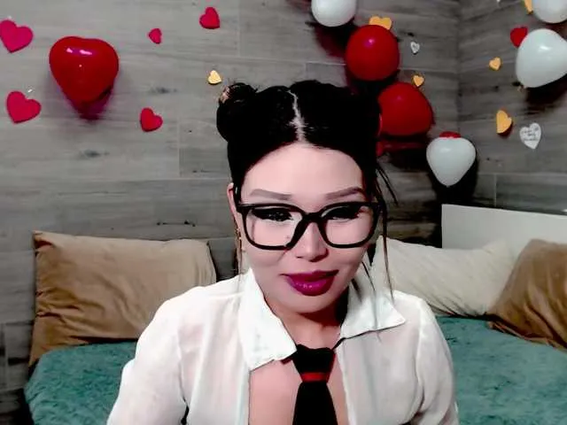 Live sex webcam photo for TomiLun #277377471