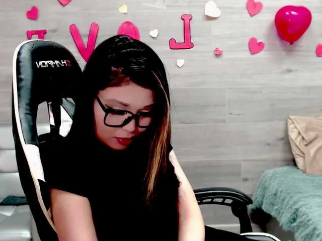 Live sex webcam photo for TomiLun #277384579