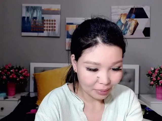 Live sex webcam photo for TomiLun #290188394