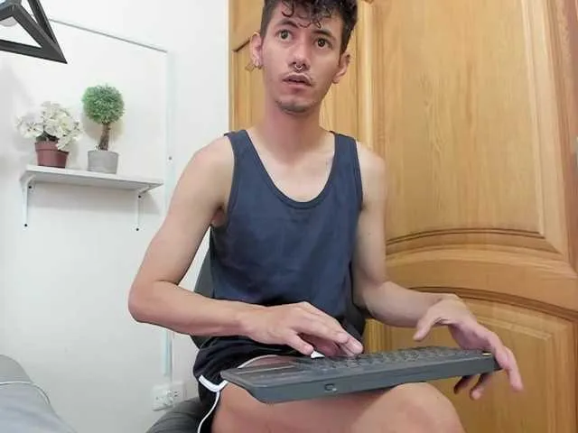 Live sex webcam photo for Tommy-Myler #276037187