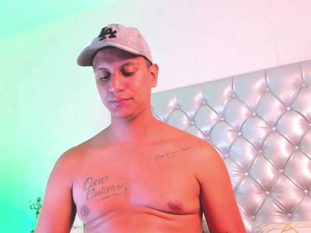 Live sex webcam photo for TomyRaw #277941443