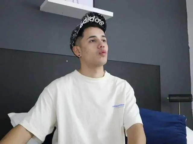 Live sex webcam photo for TomyyVM #276167048