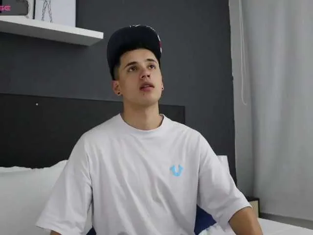 Live sex webcam photo for TomyyVM #276442872