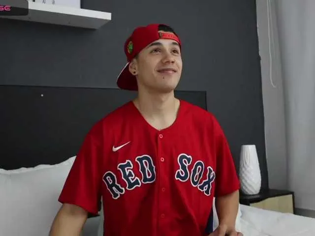 Live sex webcam photo for TomyyVM #276472290