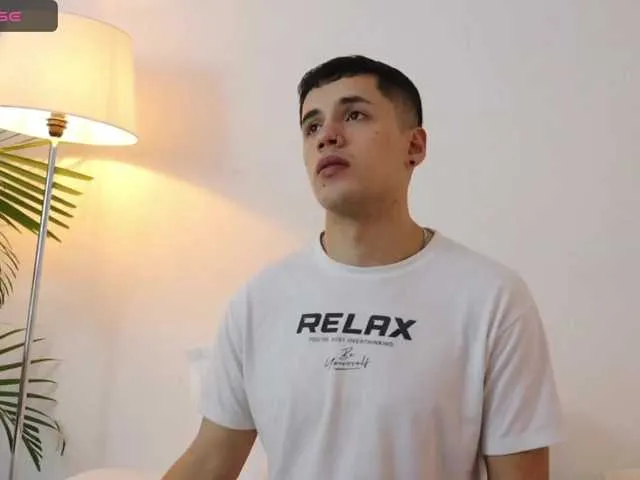 Live sex webcam photo for TomyyVM #276576978