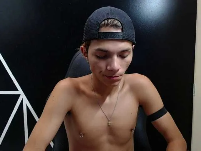 Live sex webcam photo for TonyLarson #273470611