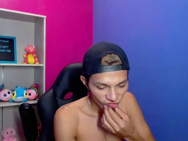 Live sex webcam photo for TonyLarson #273492717