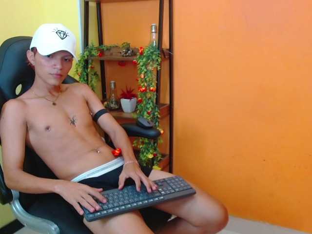 Live sex webcam photo for TonyLarson #274000745