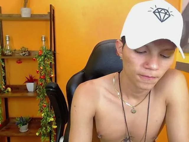 Live sex webcam photo for TonyLarson #274052874