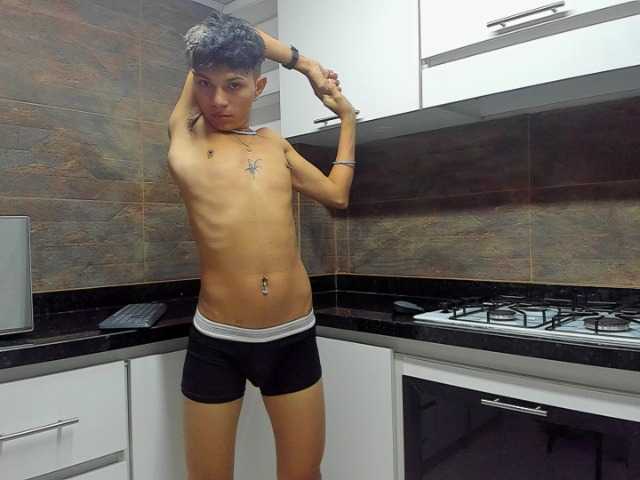 Live sex webcam photo for TonyLarson #274228303