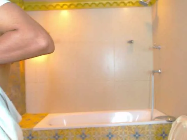 Live sex webcam photo for TonyLarson #274350603