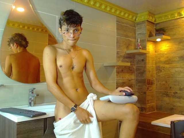 Live sex webcam photo for TonyLarson #274440153