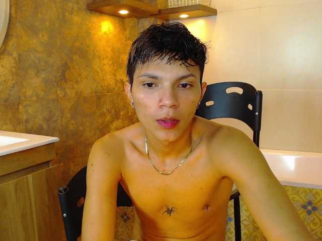 Live sex webcam photo for TonyLarson #274466101