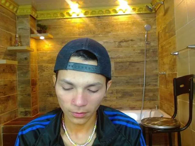 Live sex webcam photo for TonyLarson #274570659