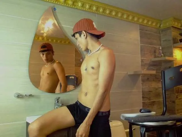 Live sex webcam photo for TonyLarson #274653552