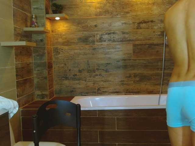 Live sex webcam photo for TonyLarson #274975792