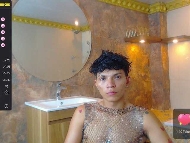 Live sex webcam photo for TonyLarson #275601223