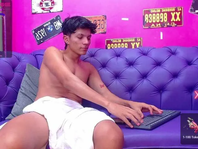 Live sex webcam photo for TonyLarson #275712391