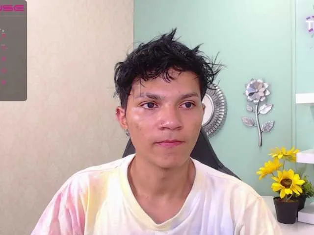 Live sex webcam photo for TonyLarson #275793697