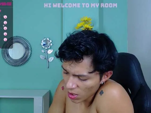 Live sex webcam photo for TonyLarson #275988516