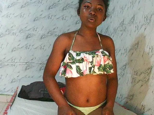 Live sex webcam photo for Tonyah1 #292513139