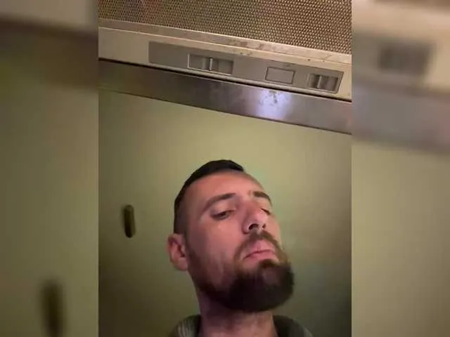 Live sex webcam photo for Toolboj000 #290515199