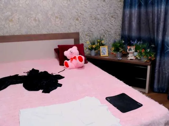 Live sex webcam photo for Tori-Vi #276937582