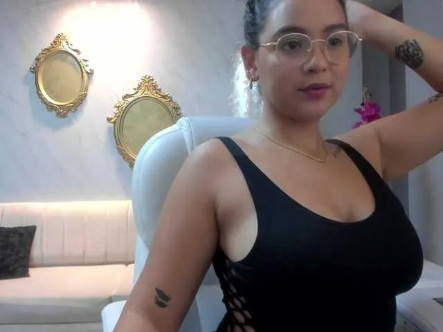 Live sex webcam photo for ToriCross #273571972