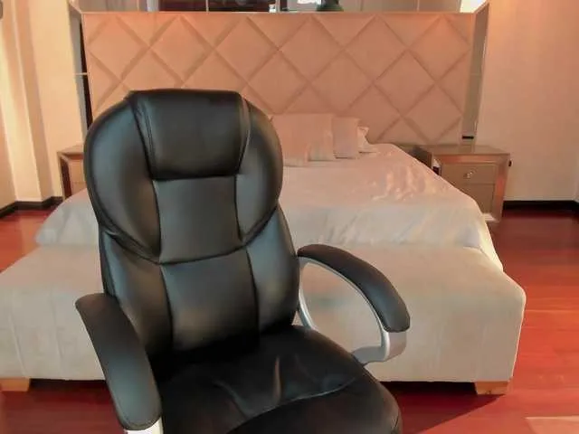 Live sex webcam photo for ToriCross #277206652