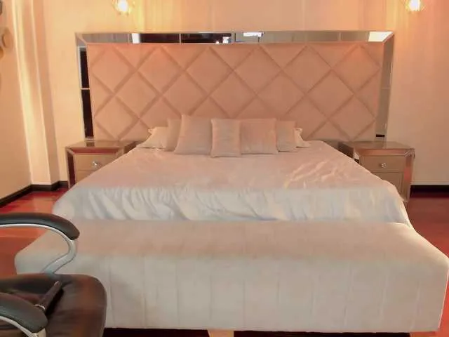 Live sex webcam photo for ToriCross #277208453