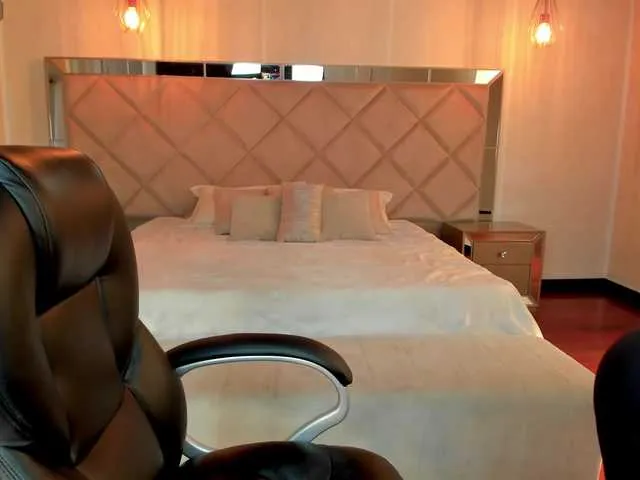 Live sex webcam photo for ToriCross #277250033