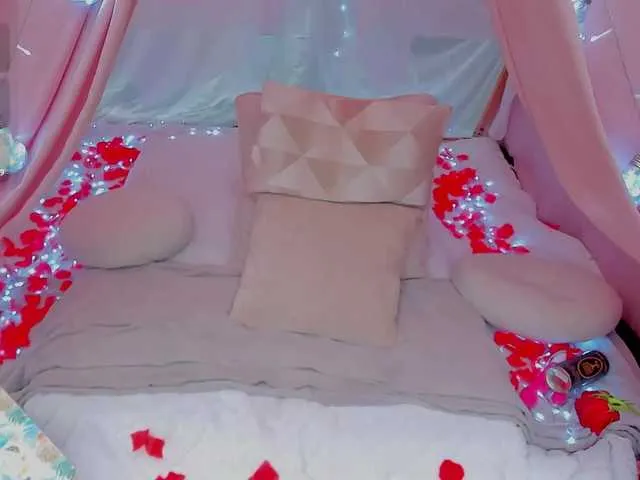 Live sex webcam photo for ToriCross #290489390