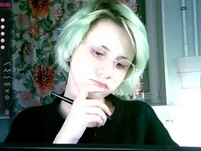 Live sex webcam photo for ToxicDoll #273422766