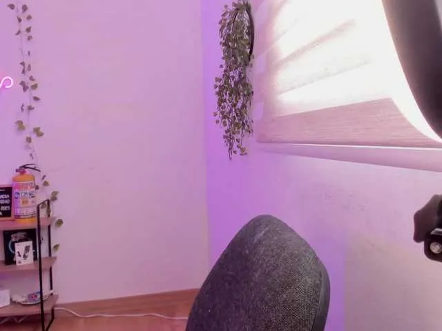 Live sex webcam photo for Traceiklein444 #290821731