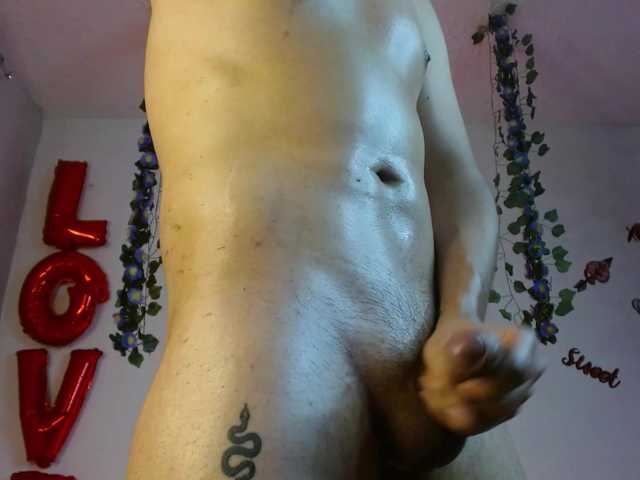 Live sex webcam photo for Tragona211 #277891478