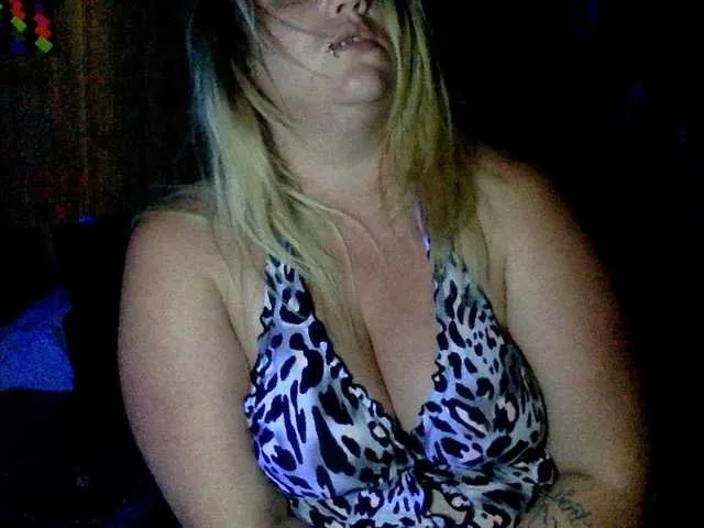 Live sex webcam photo for Trashley420 #275559077