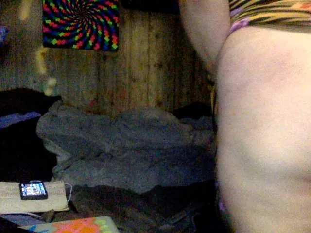 Live sex webcam photo for Trashley420 #275943668