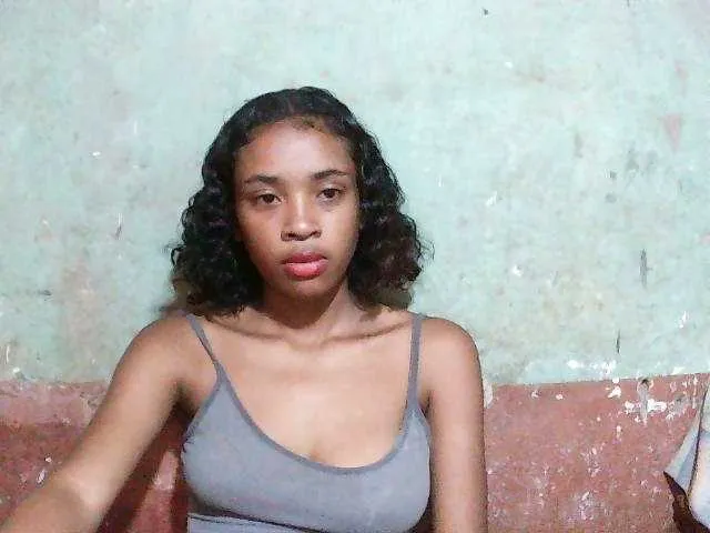 Live sex webcam photo for TriciaBella #290599116