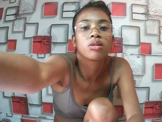 Live sex webcam photo for TriciaBella #290806118