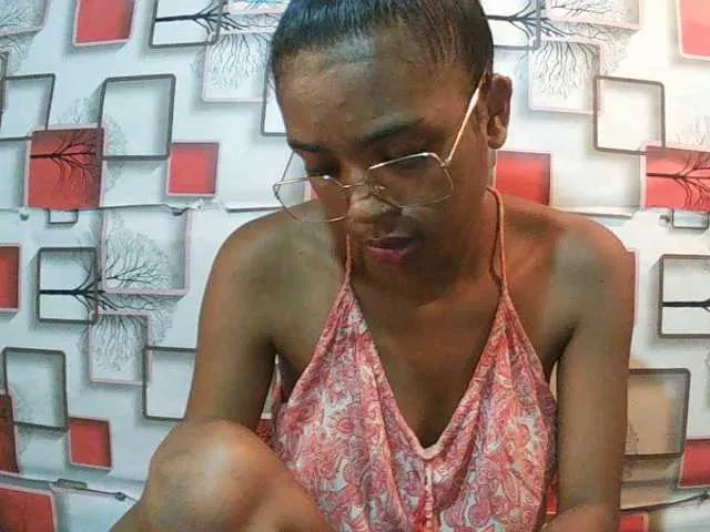 Live sex webcam photo for TriciaBella #290893952