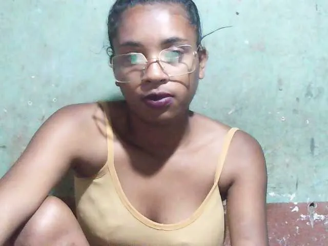 Live sex webcam photo for TriciaBella #292065483