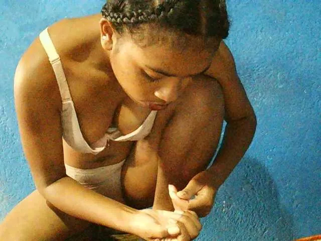 Live sex webcam photo for TriciaBella #292690412
