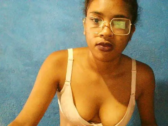 Live sex webcam photo for TriciaBella #292793421