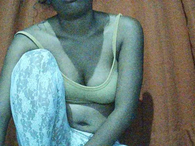 Live sex webcam photo for TriciaBella #293293246