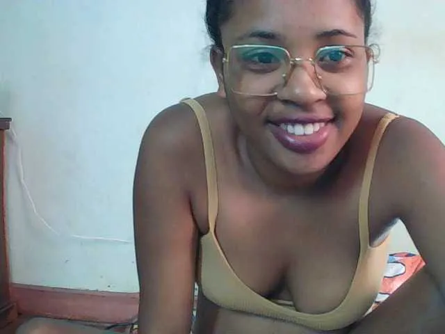 Live sex webcam photo for TriciaBella #293385935