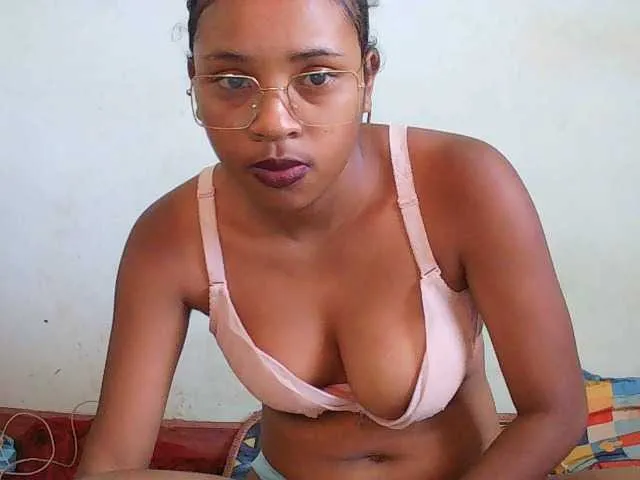 Live sex webcam photo for TriciaBella #293470380