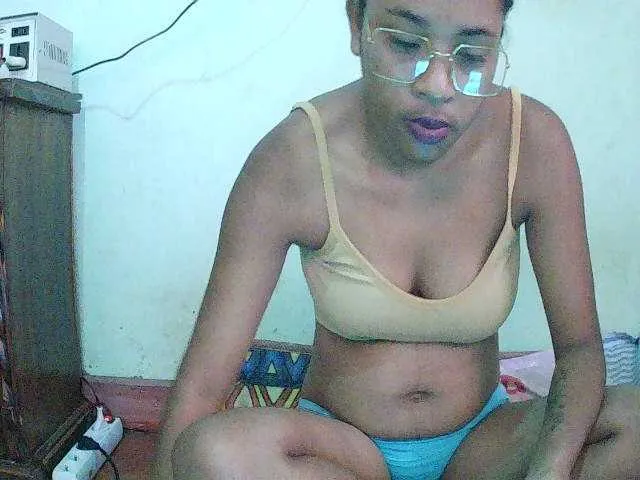 Live sex webcam photo for TriciaBella #293546716