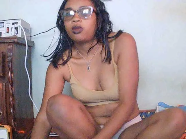 Live sex webcam photo for TriciaBella #293704557