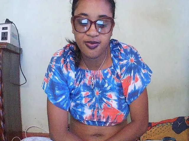 Live sex webcam photo for TriciaBella #293745584